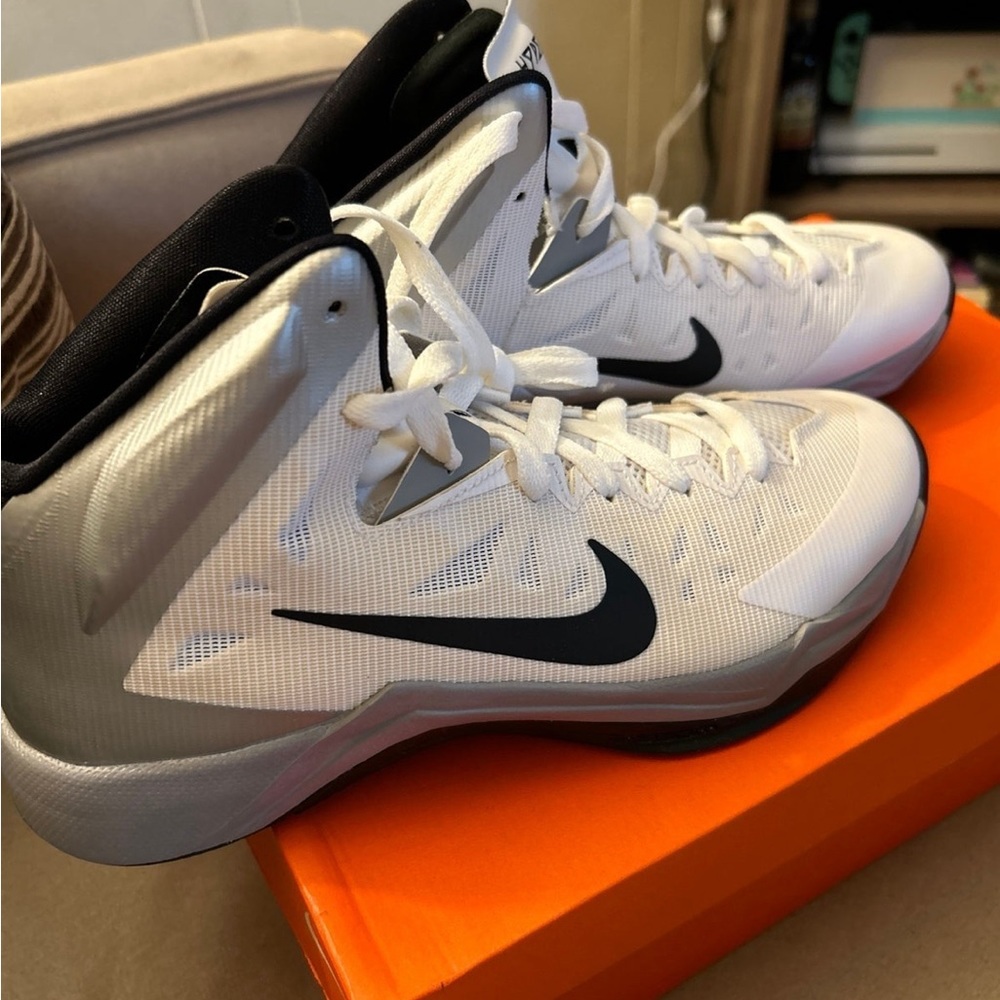 2014 Never worn Nike zoom hyperquickness
